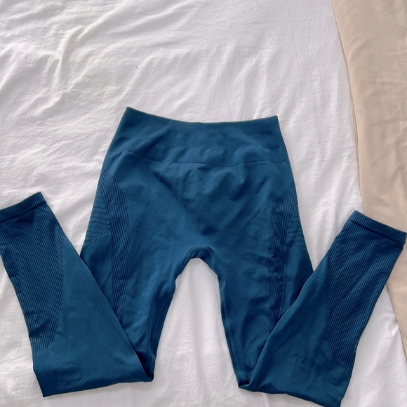 Alphalete Pants & Jumpsuits Alphalete Ozone Leggings Poshmark